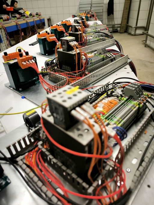 Fertigungseinblick Schaltschrankbau